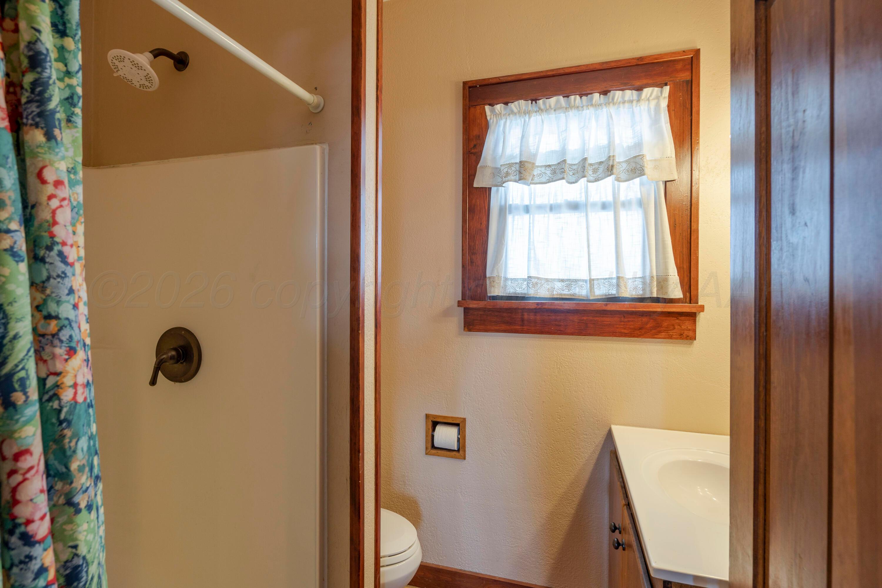 200 North 3rd Street Canadian, TX 79014 - Photo 16 of 39 apt2bathroom