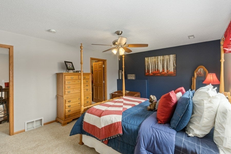 3970 Roberts Ridge Northeast Iowa City, IA 52240 - Photo 30 of 39 Gallery Image 30