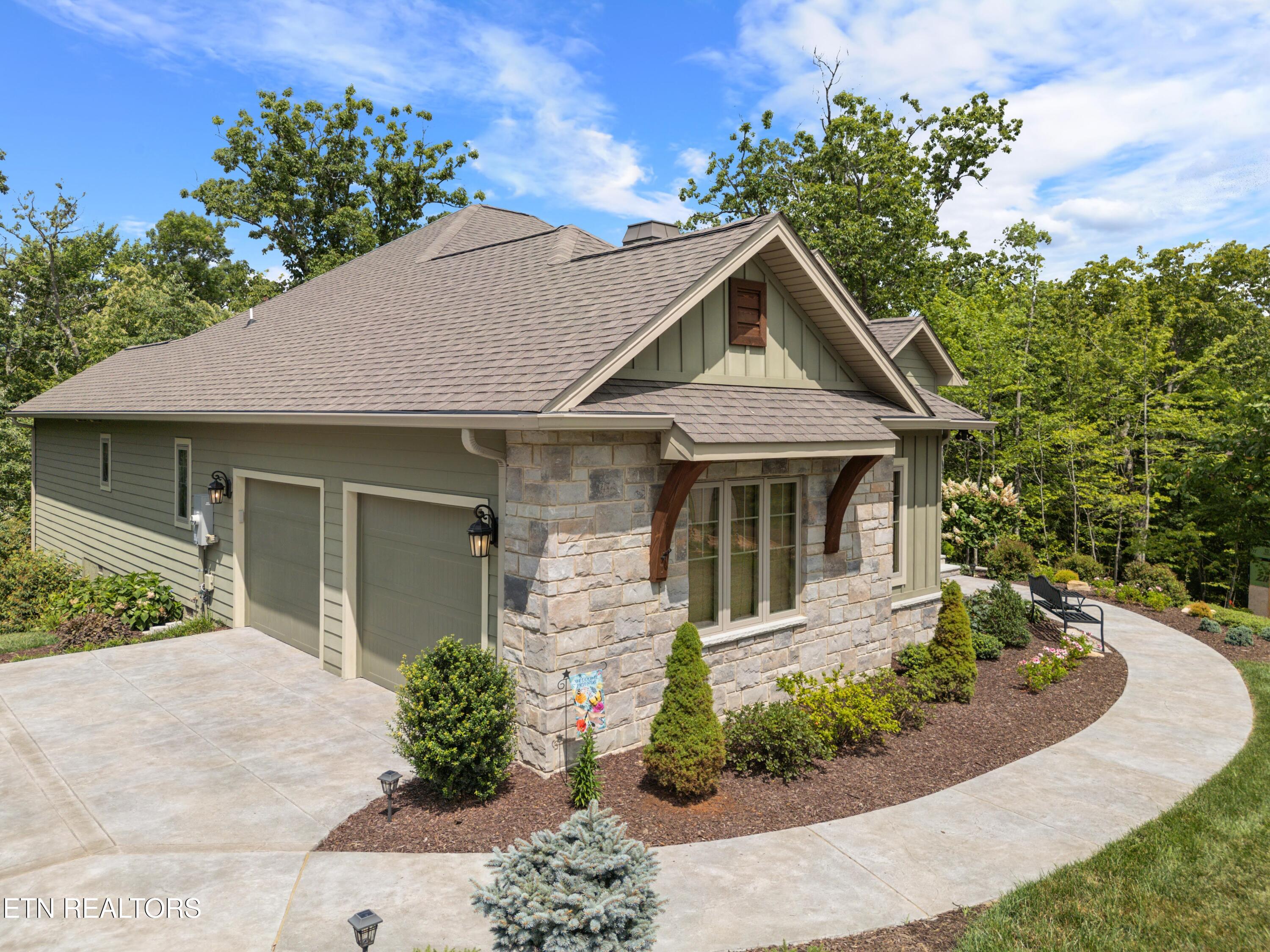 143 Chestnut Ridge Lane Crossville, TN 38558 - Photo 3 of 59 side entry garage