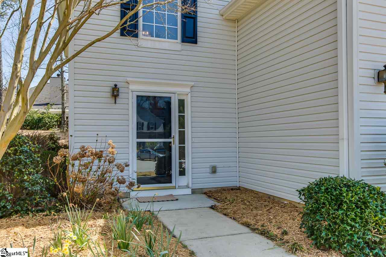 104 Raleigh Court Simpsonville, SC 29681 - Photo 3 of 29 Gallery Image 3