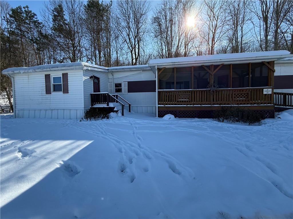 3 Bedroom 2 Full Bathroom - Holly Park 14'x70' with 12'x16' Pop Out