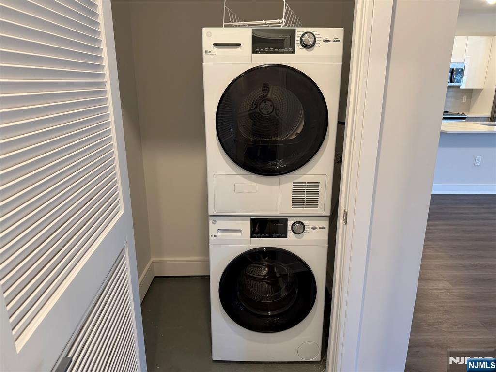 470 Main Street, Unit 703 Fort Lee, NJ 07024 - Photo 11 of 19 a utility room with dryer and washer