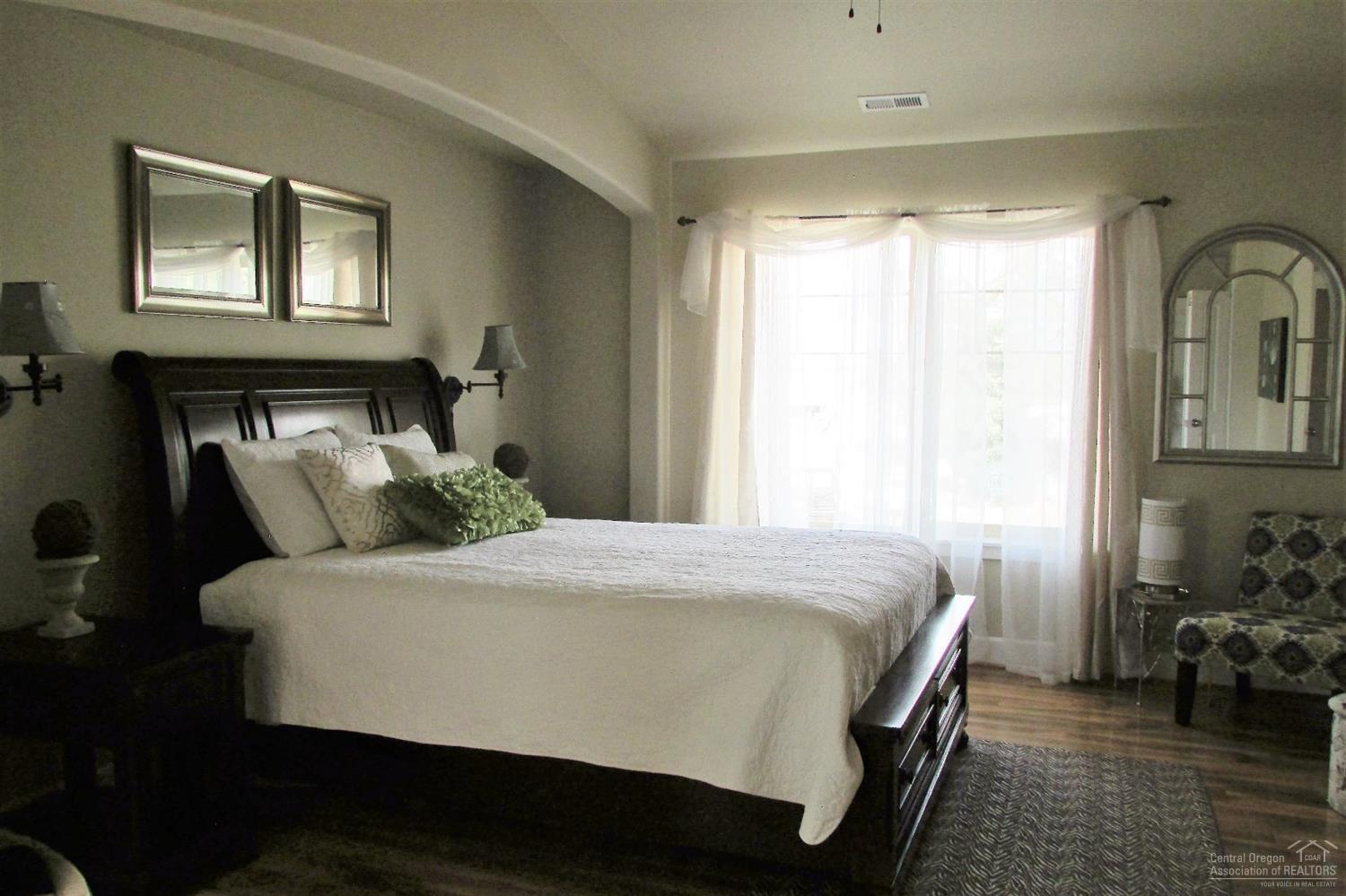 798 Northwest 28th Loop Redmond, OR 97756 - Photo 14 of 22 Large Master Bedroom
