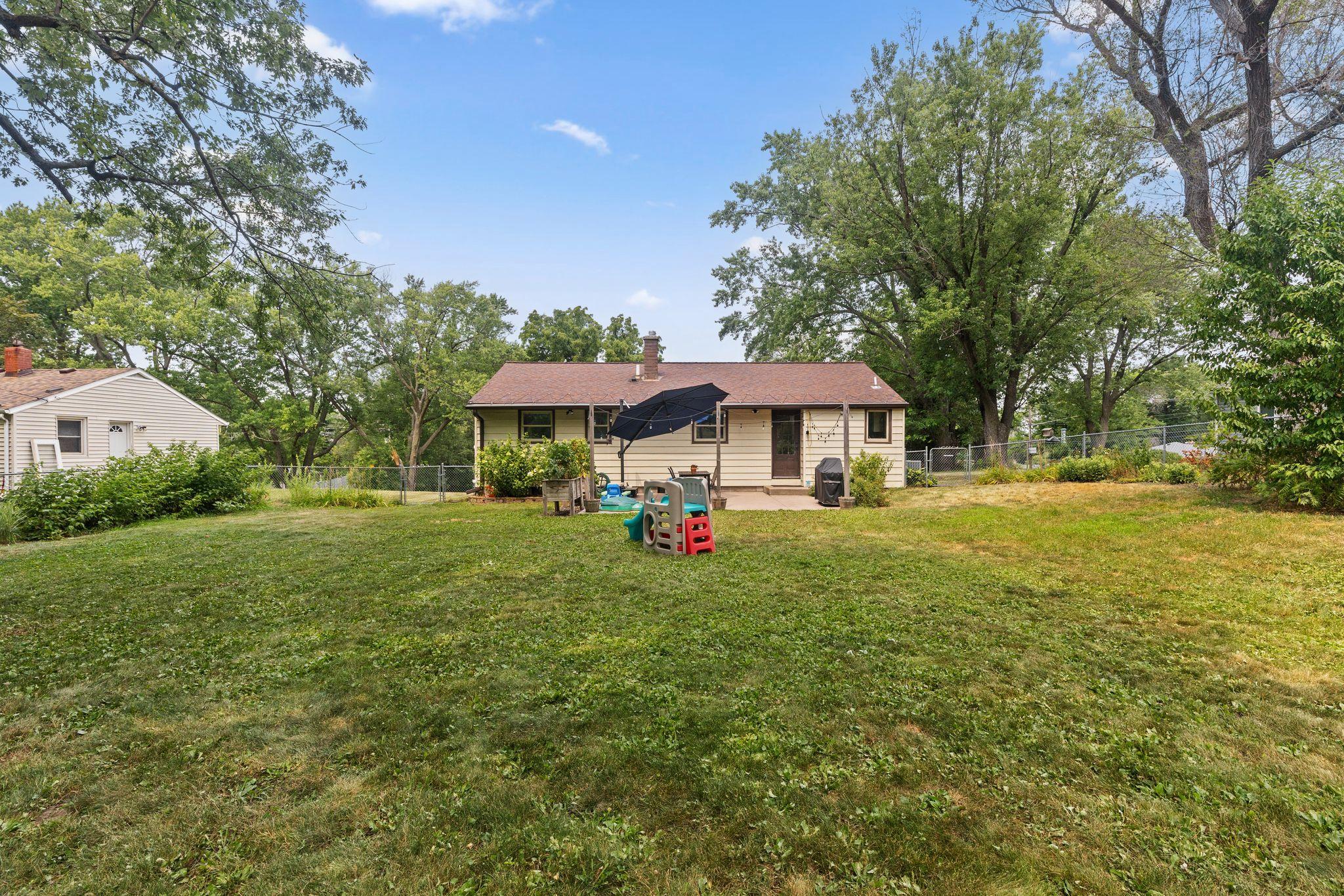 1716 County Rd C East Maplewood, MN 55109 - Photo 29 of 34 Gallery Image 29