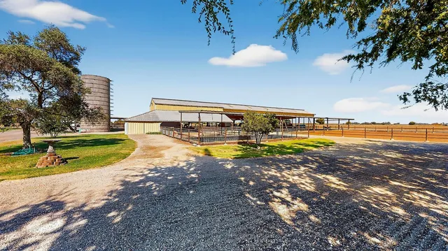 $2,500,000 | 21160 2nd Avenue, Stevinson, CA 95374