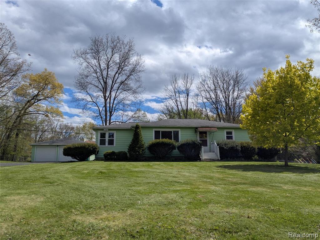 6305 Waldon Road Clarkston, MI 48346 - Photo 1 of 14