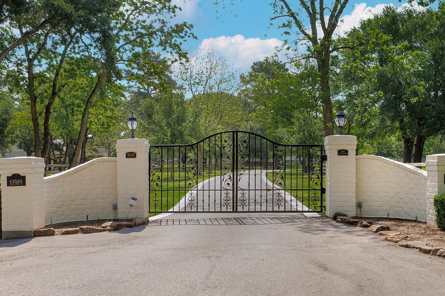 10989 Spell Road Tomball, TX 77375 - Photo 4 of 49