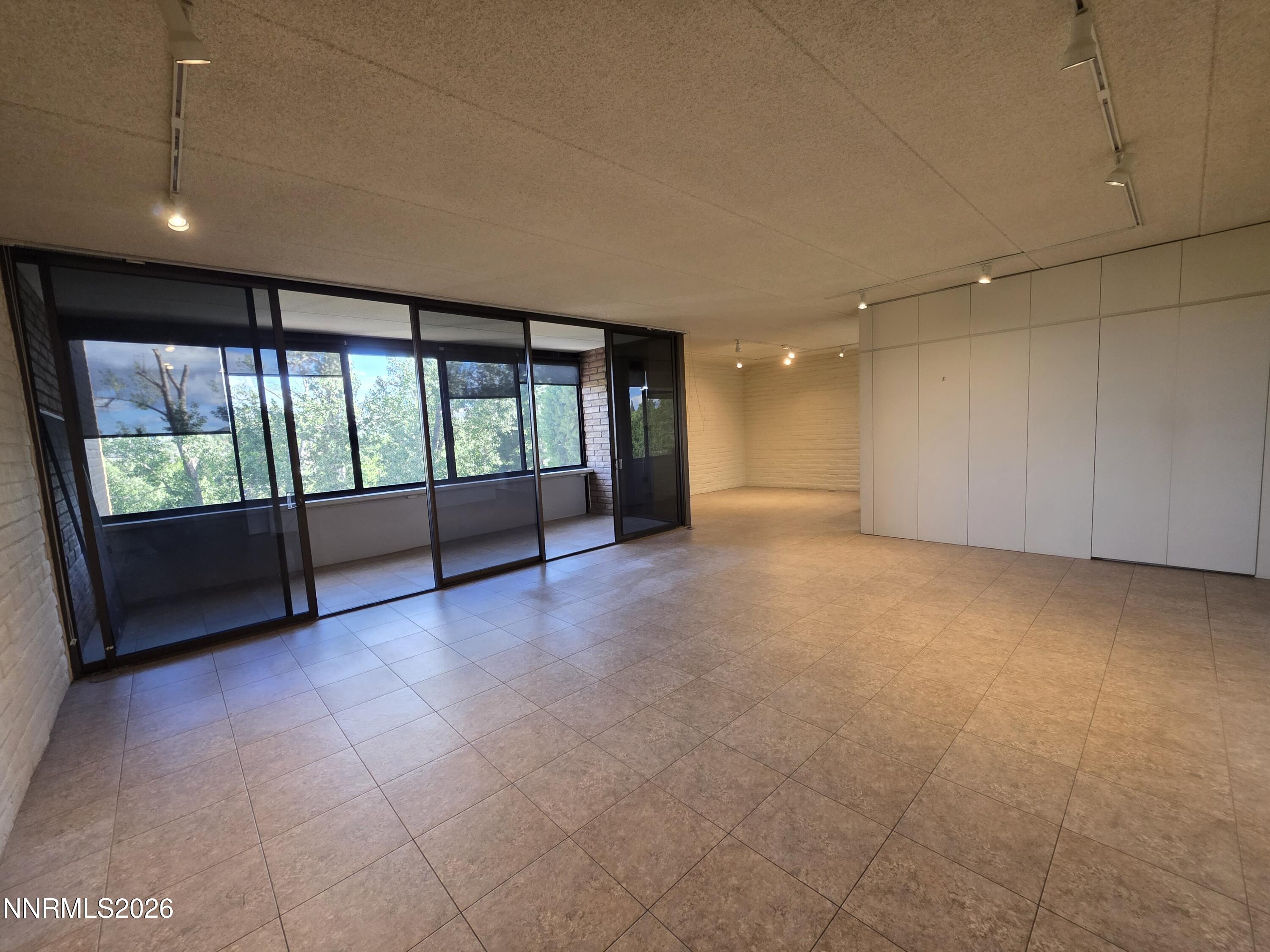 1200 Riverside Drive, Unit 1285 Reno, NV 89503 - Photo 2 of 14 2) 71453-6a25e7ce502a8