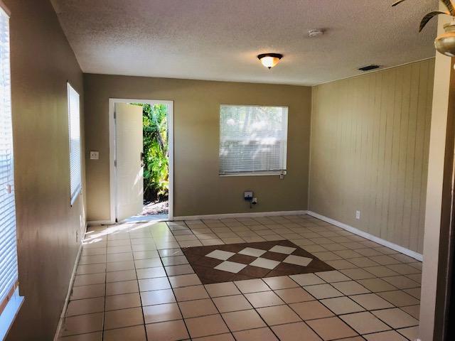 908 Cheyenne Street Jupiter, FL 33458 - Photo 4 of 13 IMG_5068