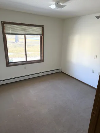 $900 | 611 Main Street South, Unit 202, Renville, MN 56284