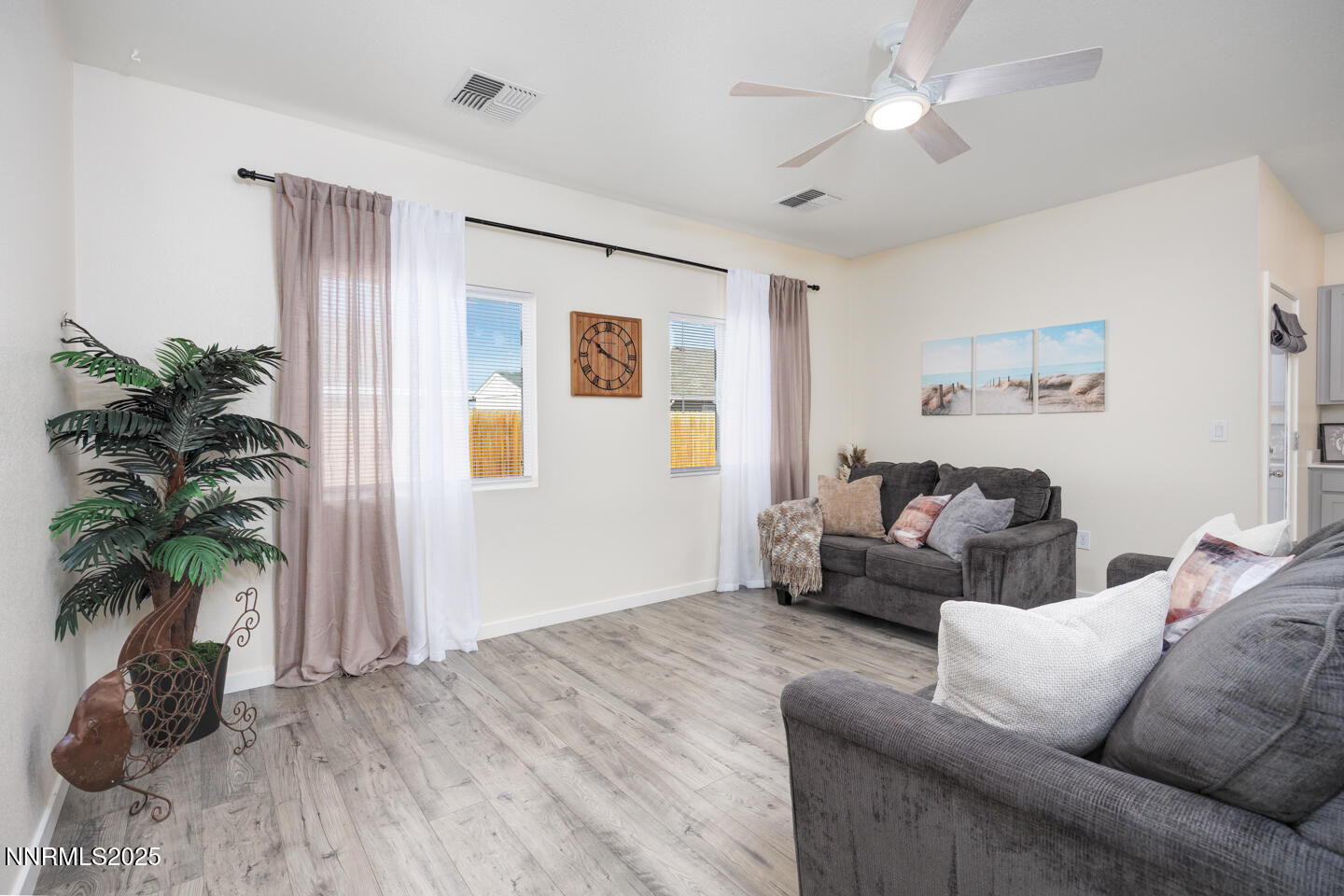 775 Karry Way Fallon, NV 89406 - Photo 5 of 26 a living room with furniture and a potted plant