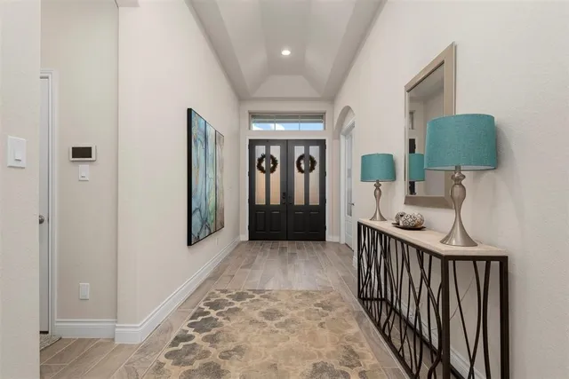 a view of entryway with livingroom