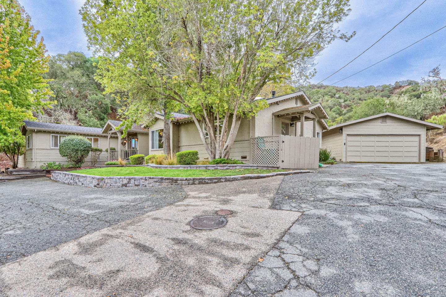 180 San Benancio Road Salinas, CA 93908 - Photo 3 of 27 a view of a house with a garden