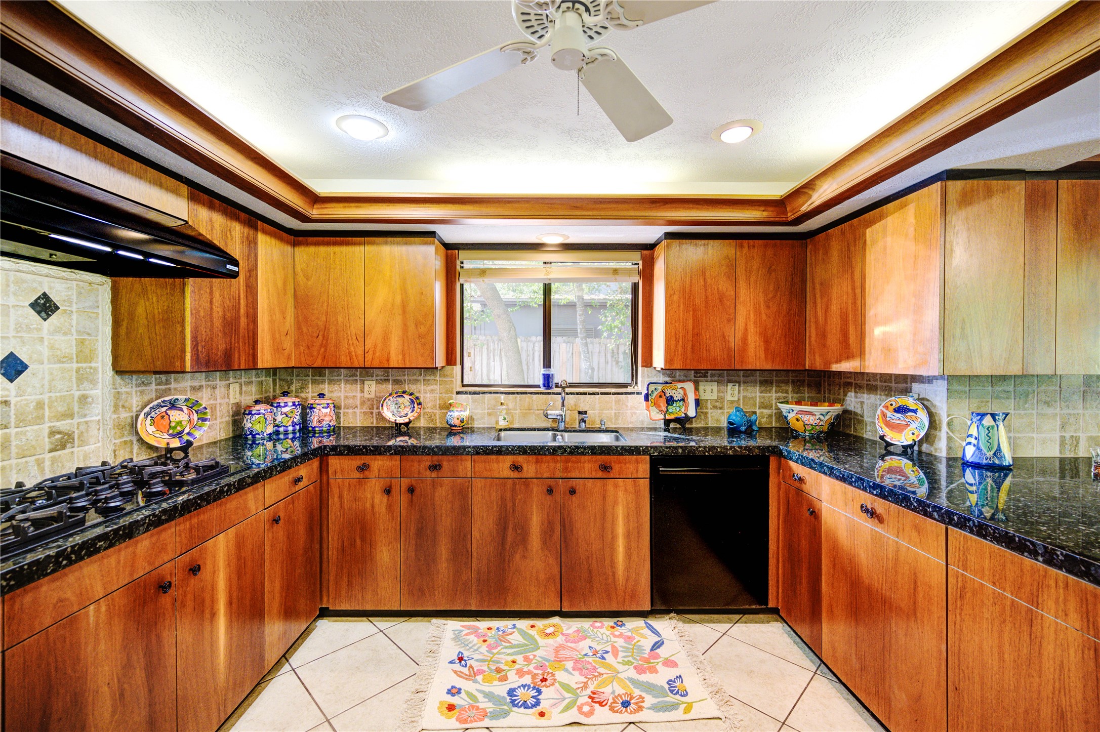 6 Gessner Road Houston, TX 77024 - Photo 19 of 49 Abundance of cabinets.