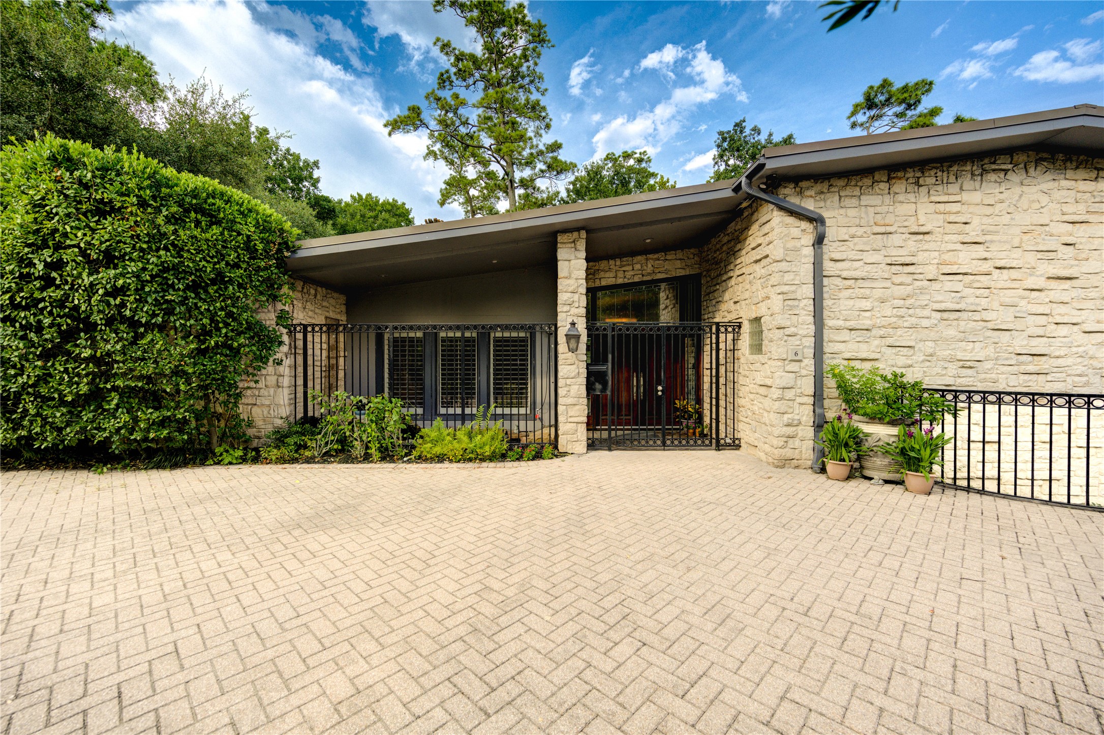 6 Gessner Road Houston, TX 77024 - Photo 2 of 49 Perfect blend where mid century modern and contemporary meet!