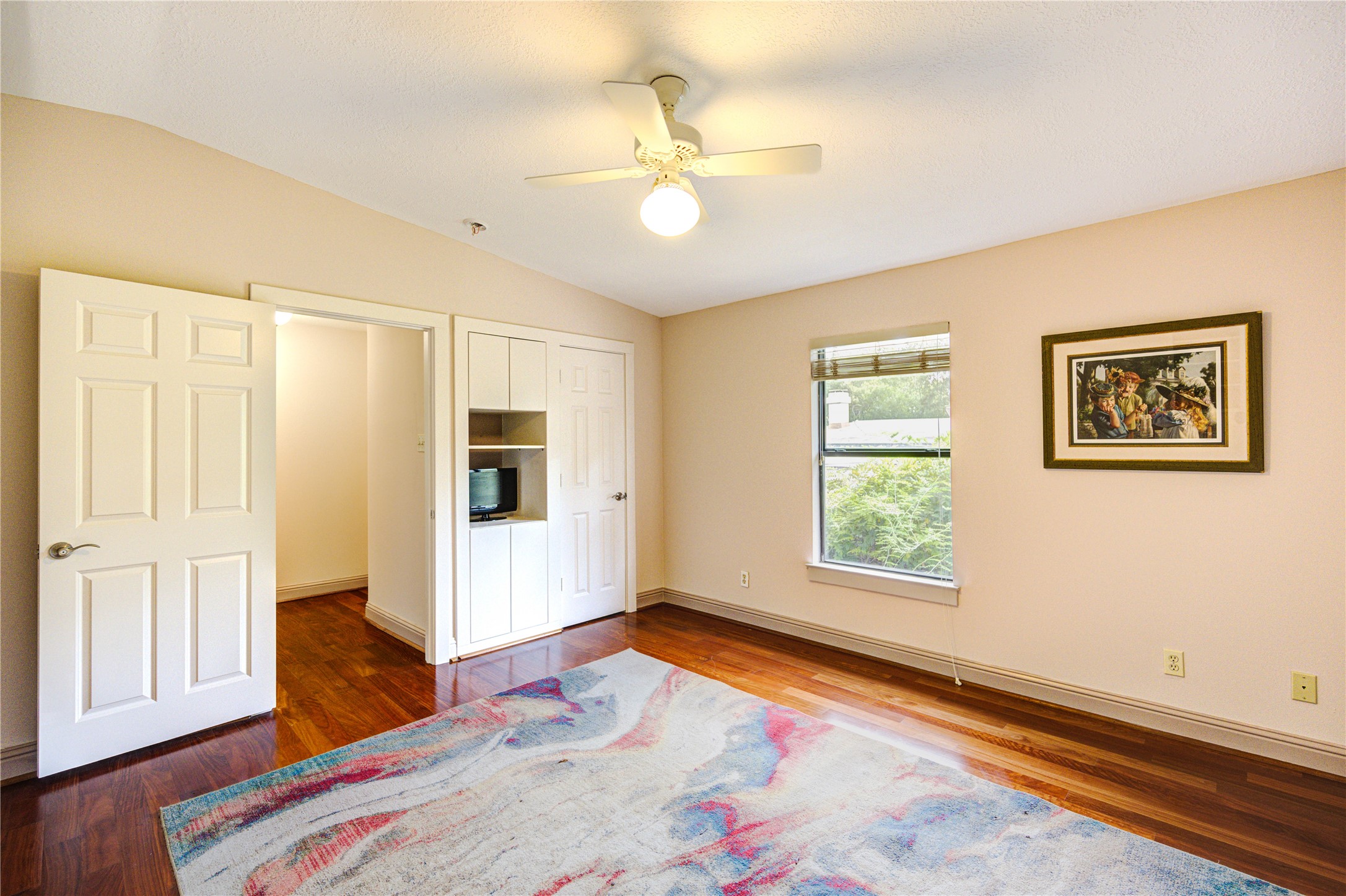 6 Gessner Road Houston, TX 77024 - Photo 31 of 49 Nice sized bedroom upstairs with large walk in closet and extra storage built in.