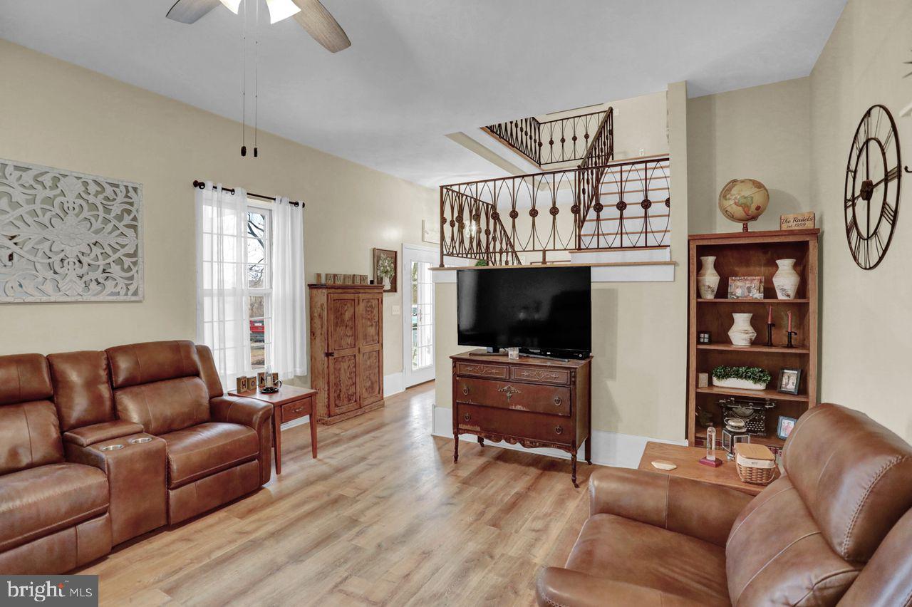 113 Old State Road Shermans Dale, PA 17090 - Photo 13 of 84 Living room