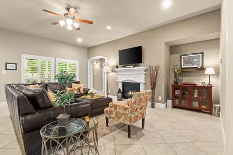 $900,000 | 23 Mariscal Place, The Woodlands, TX 77389