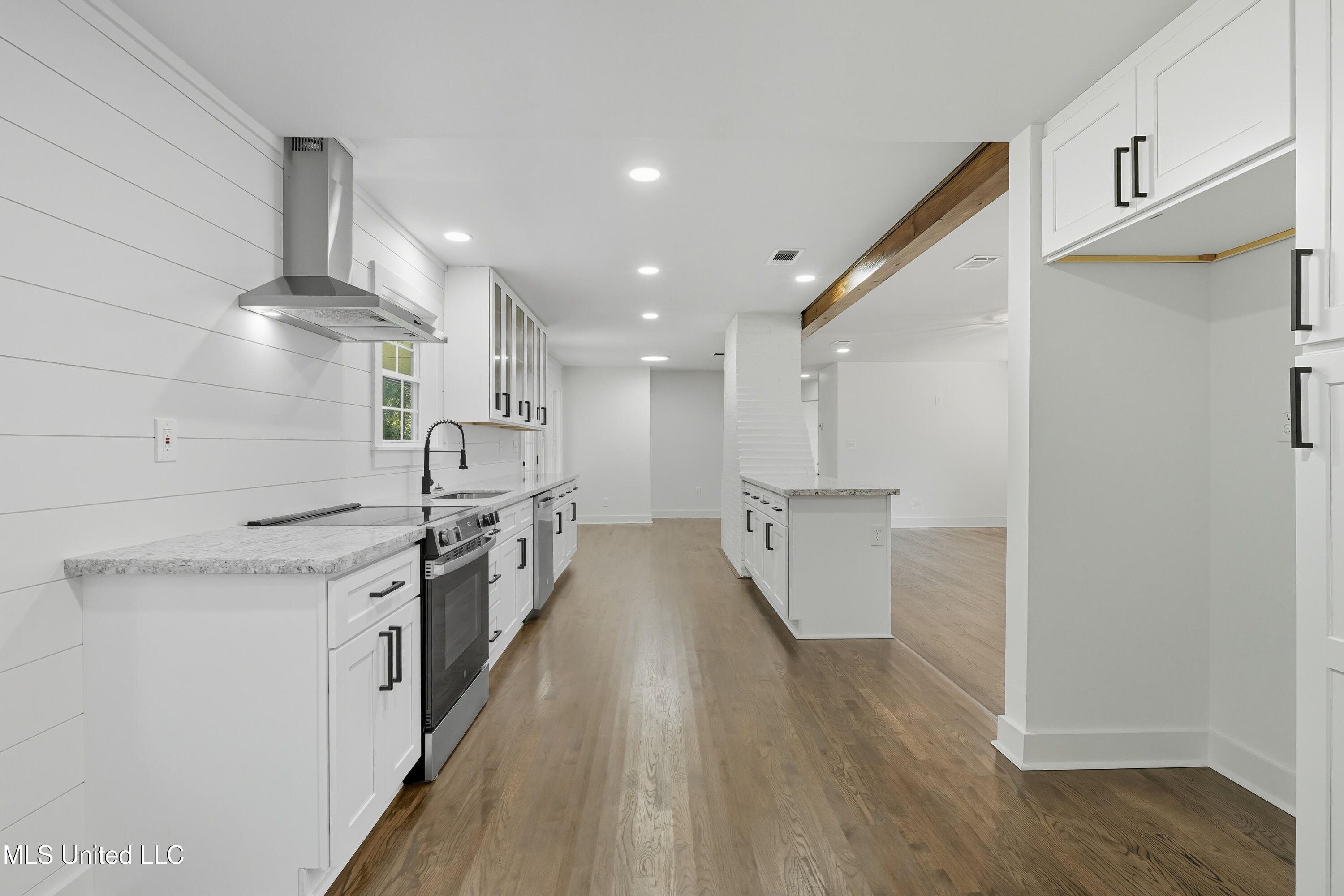 1624 Fifth Avenue Picayune, MS 39466 - Photo 12 of 27 KITCHEN 1