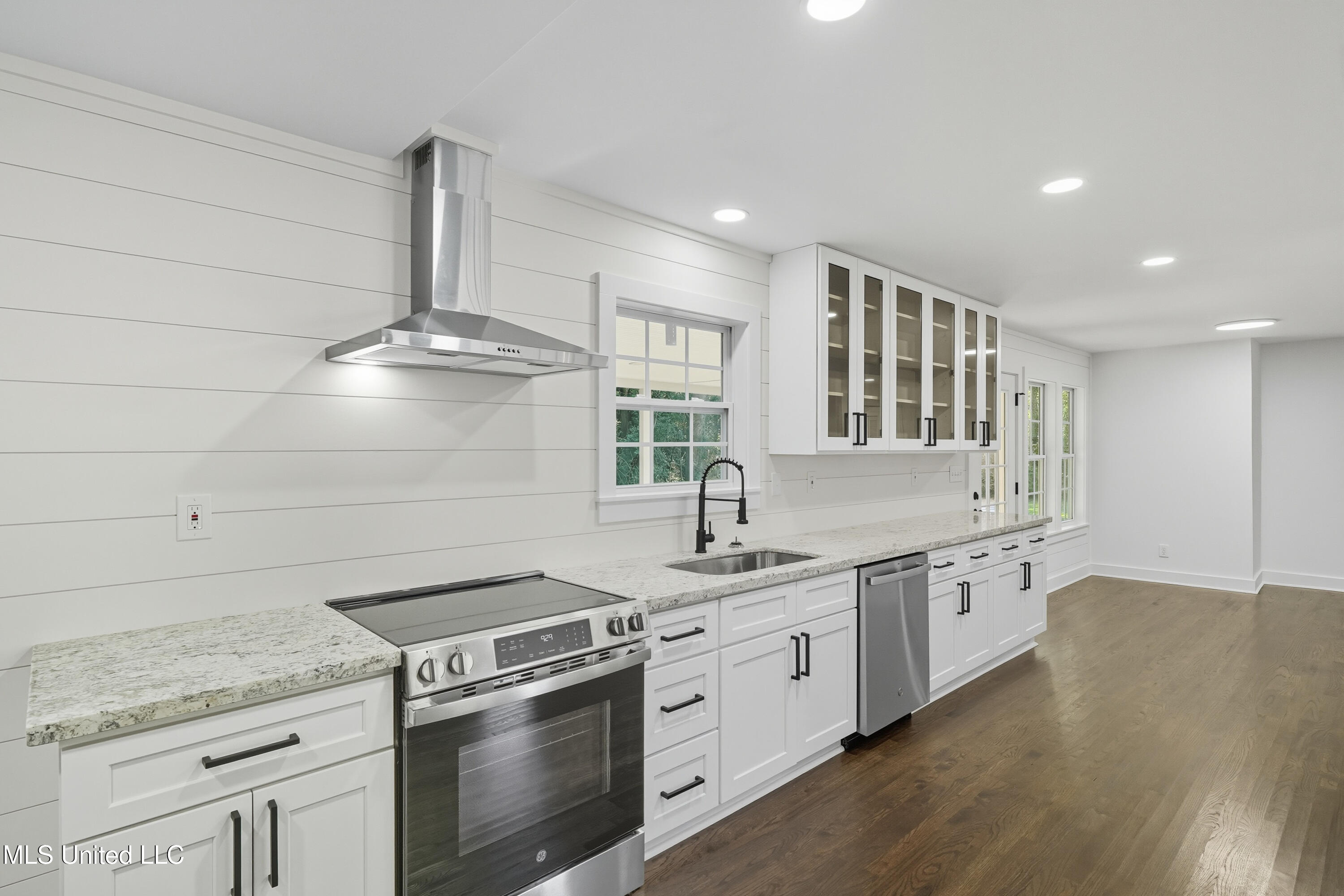 1624 Fifth Avenue Picayune, MS 39466 - Photo 13 of 27 KITCHEN 2