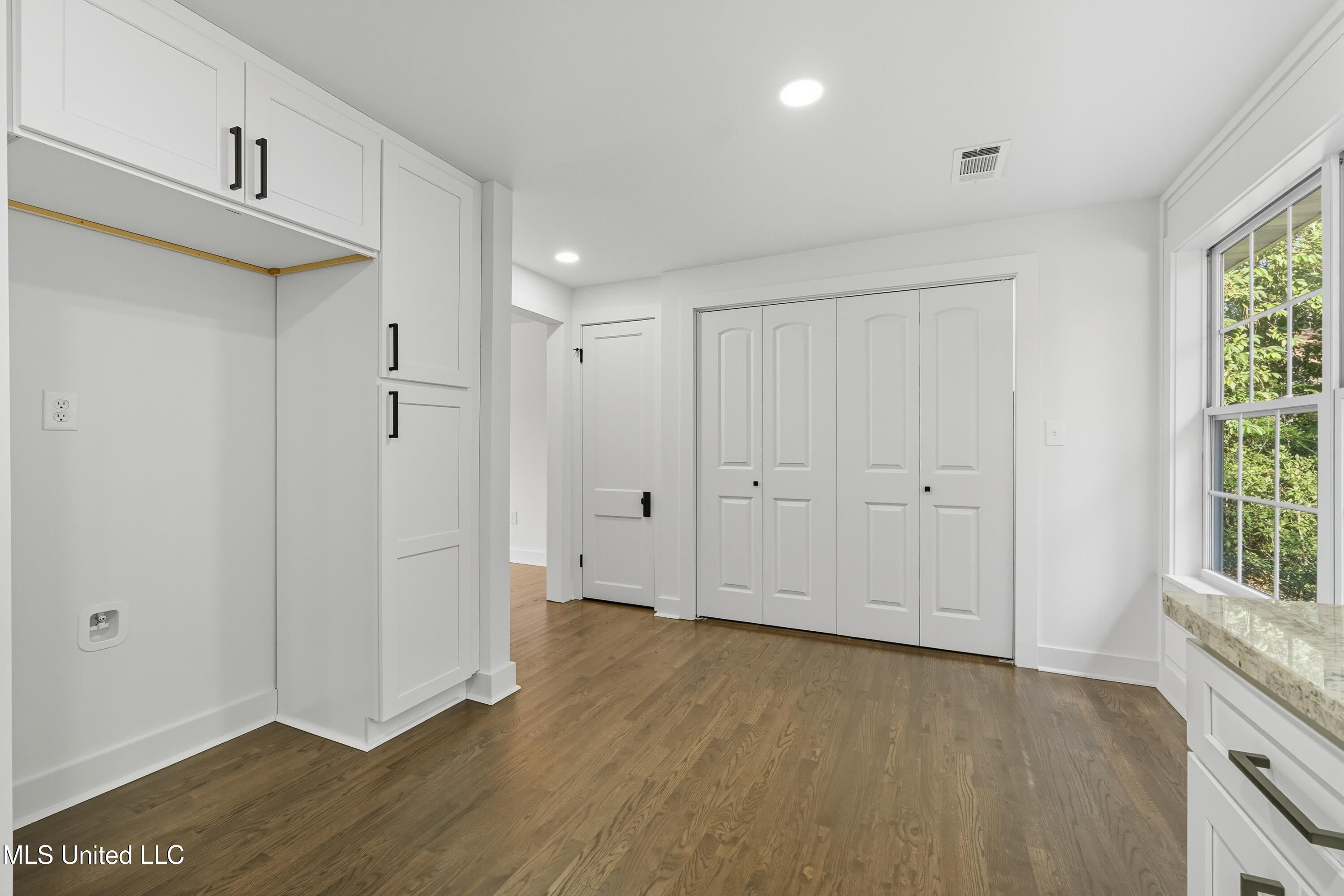 1624 Fifth Avenue Picayune, MS 39466 - Photo 15 of 27 EAT IN