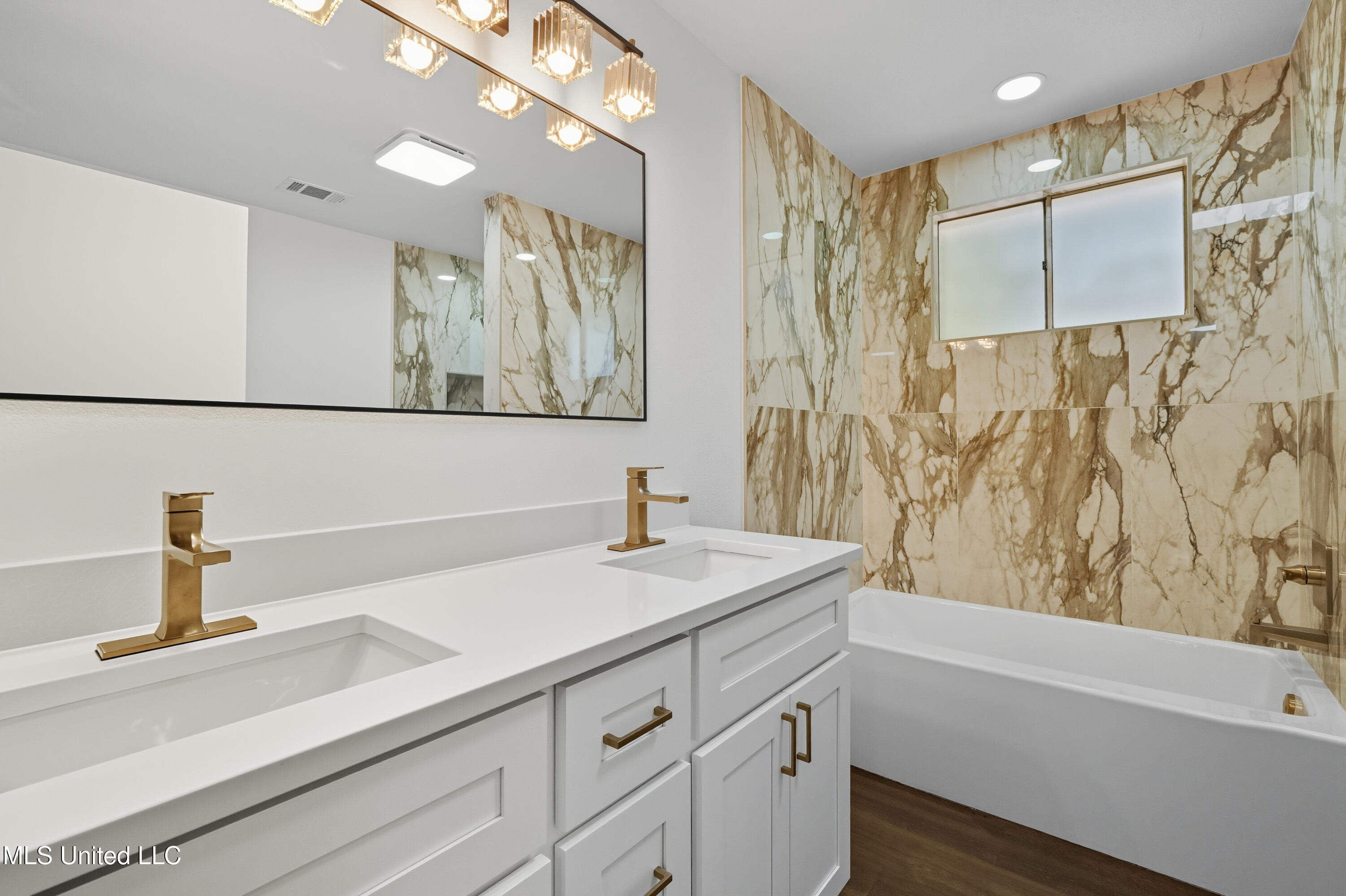 1624 Fifth Avenue Picayune, MS 39466 - Photo 20 of 27 MASTER BATH 1