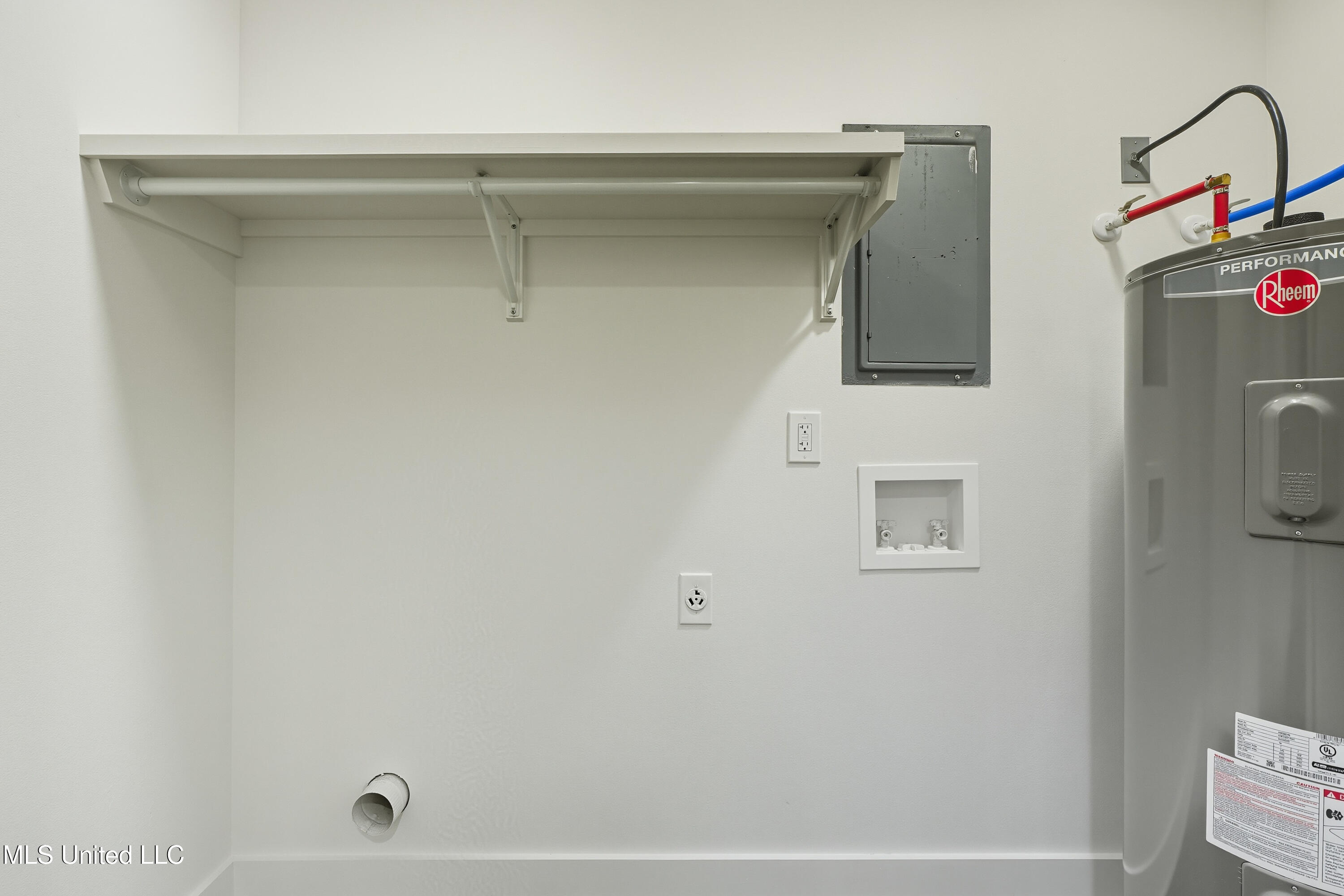 1624 Fifth Avenue Picayune, MS 39466 - Photo 27 of 27 LAUNDRY