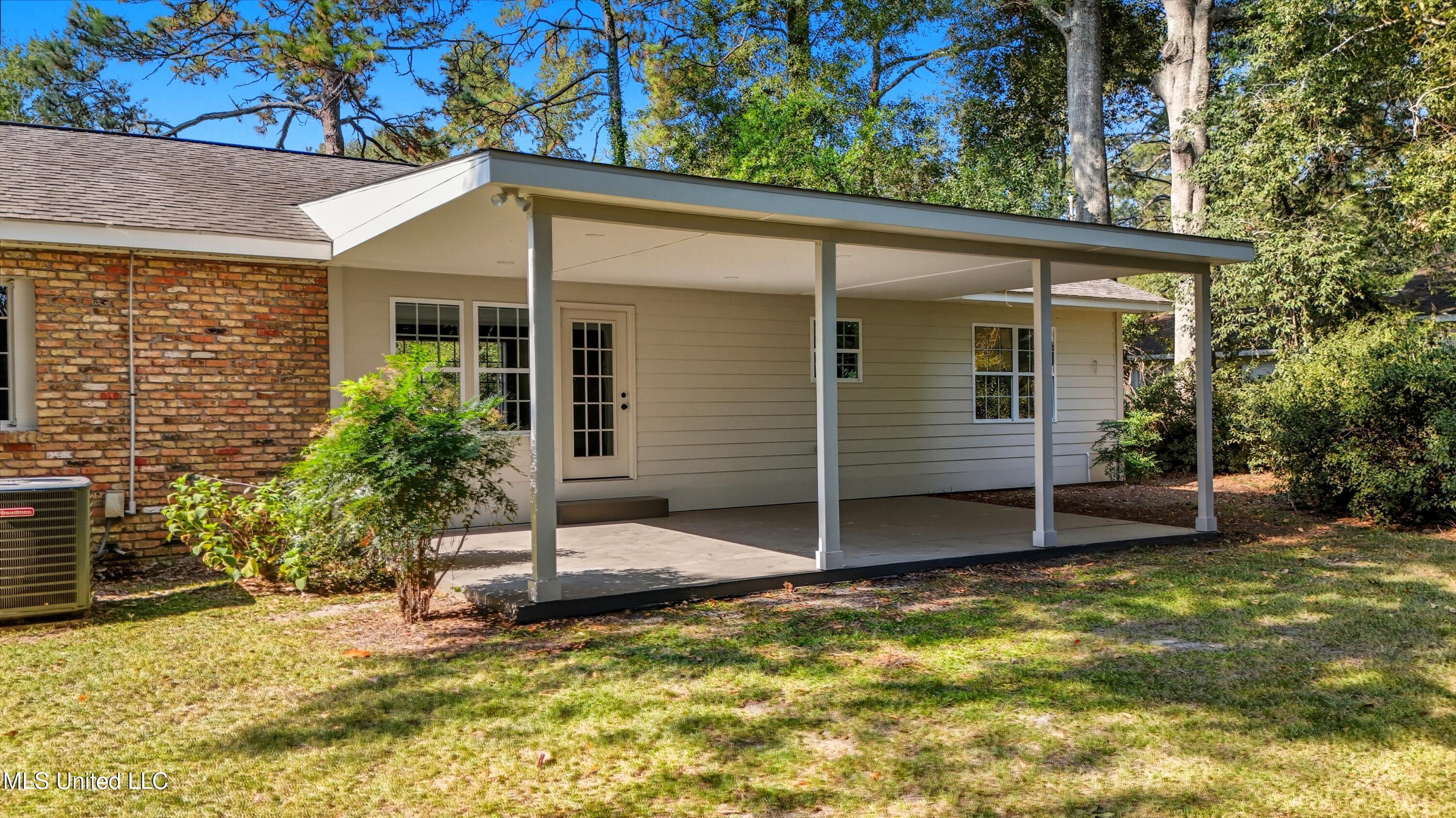 1624 Fifth Avenue Picayune, MS 39466 - Photo 6 of 27 BACK PATIO 2