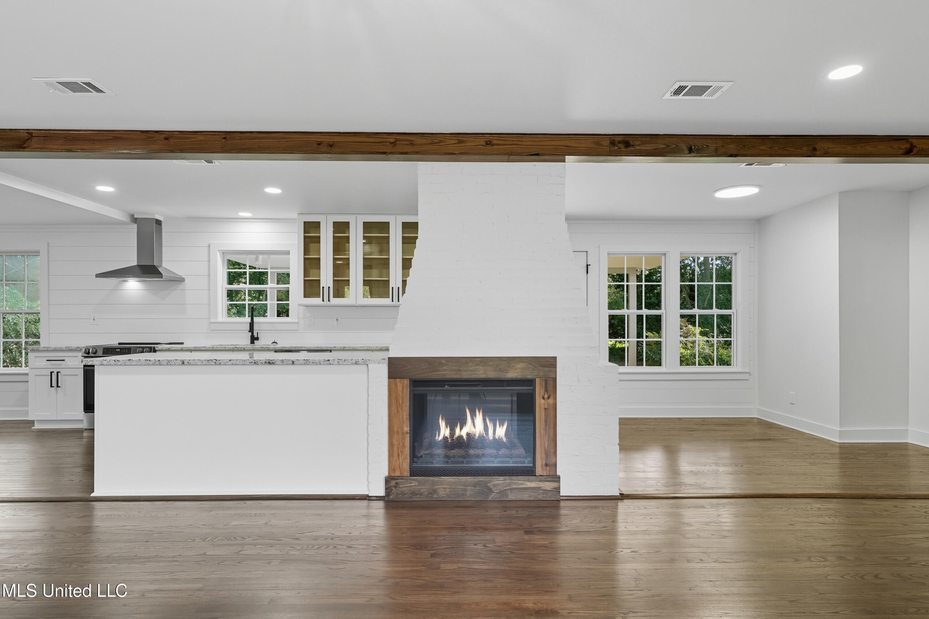 1624 Fifth Avenue Picayune, MS 39466 - Photo 9 of 27 FIREPLACE