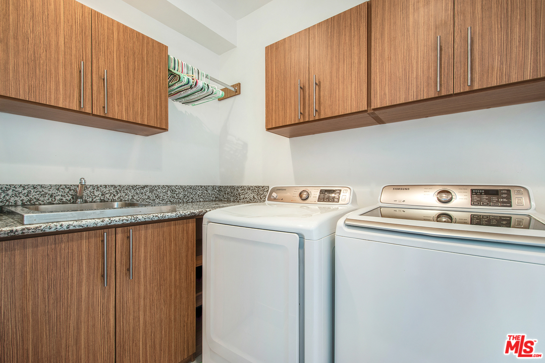 717 South Broadway, Unit B Redondo Beach, CA 90277 - Photo 15 of 29 a utility room with dryer and washer