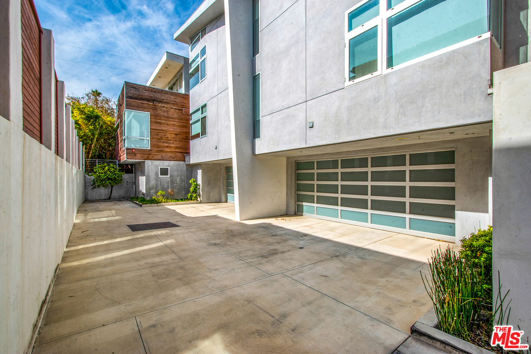 717 South Broadway, Unit B Redondo Beach, CA 90277 - Photo 2 of 29 a house view with a garden space