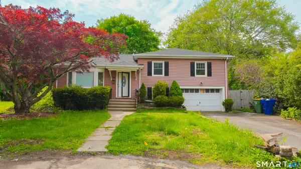 $349,999 | 24 Sunfield Circle, Waterbury, CT 06708