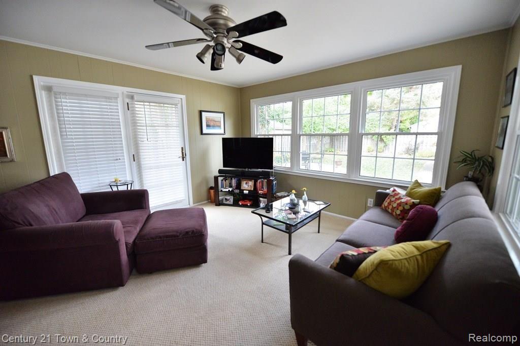4408 Amherst Road Royal Oak, MI 48073 - Photo 24 of 51 Family Room 2.jpg
