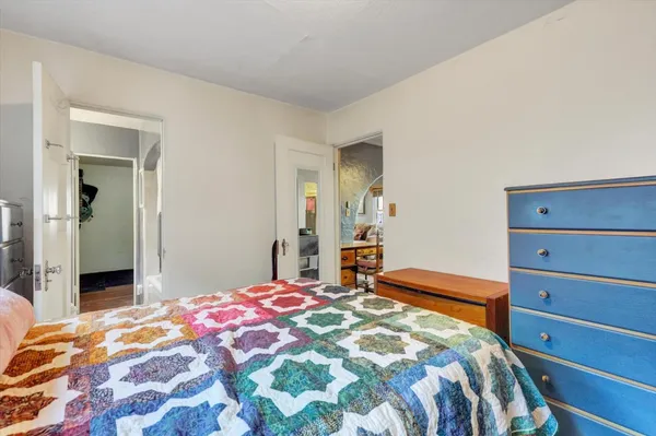 a view of livingroom and hardwood floor