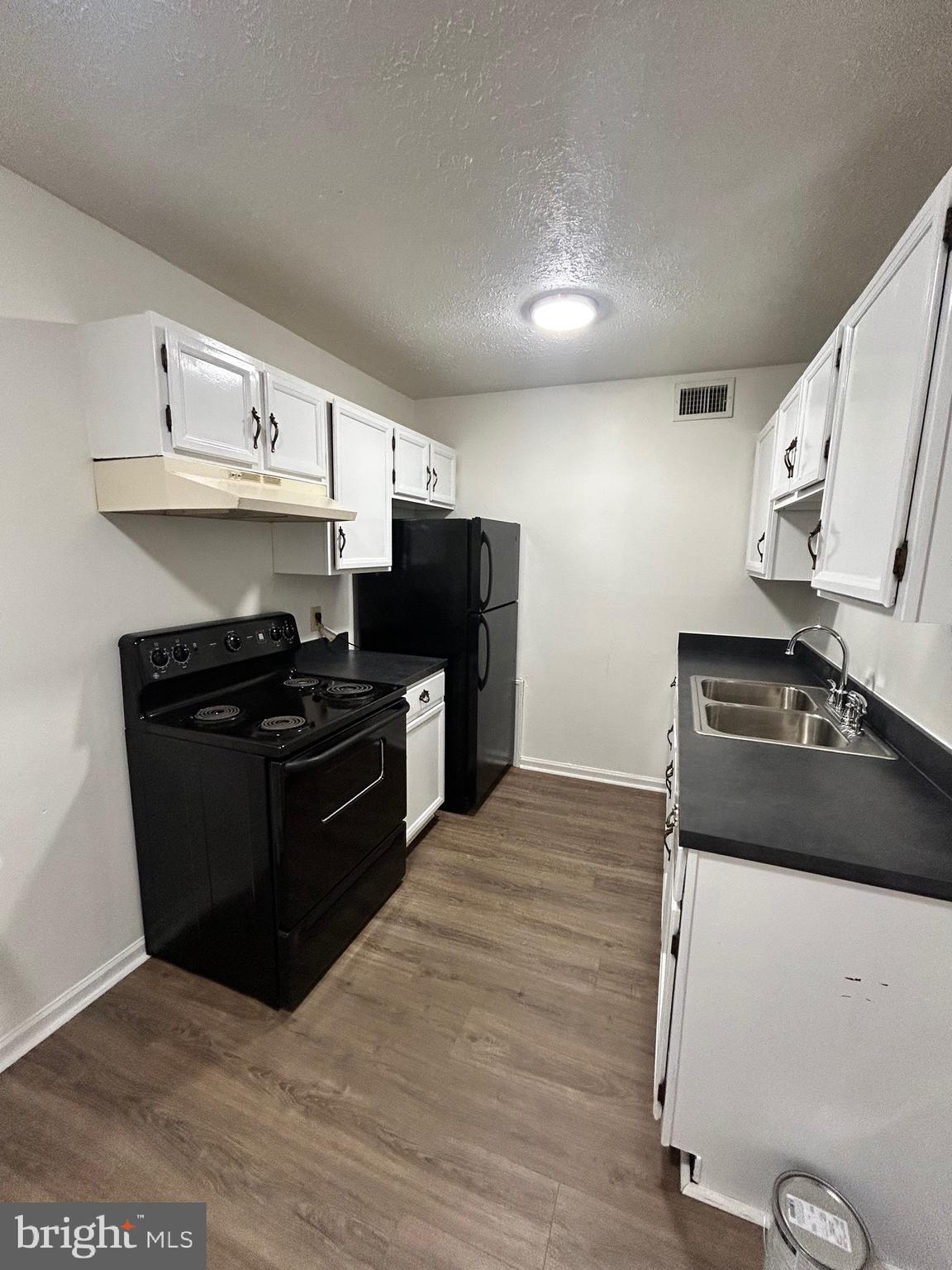 2401 Papermill Road, Unit 5 Winchester, VA 22601 - Photo 3 of 7 a kitchen with a stove and a refrigerator