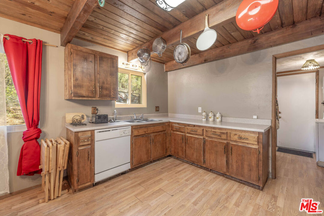 44185 Tim Ron Sugarloaf, CA 92386 - Photo 26 of 45