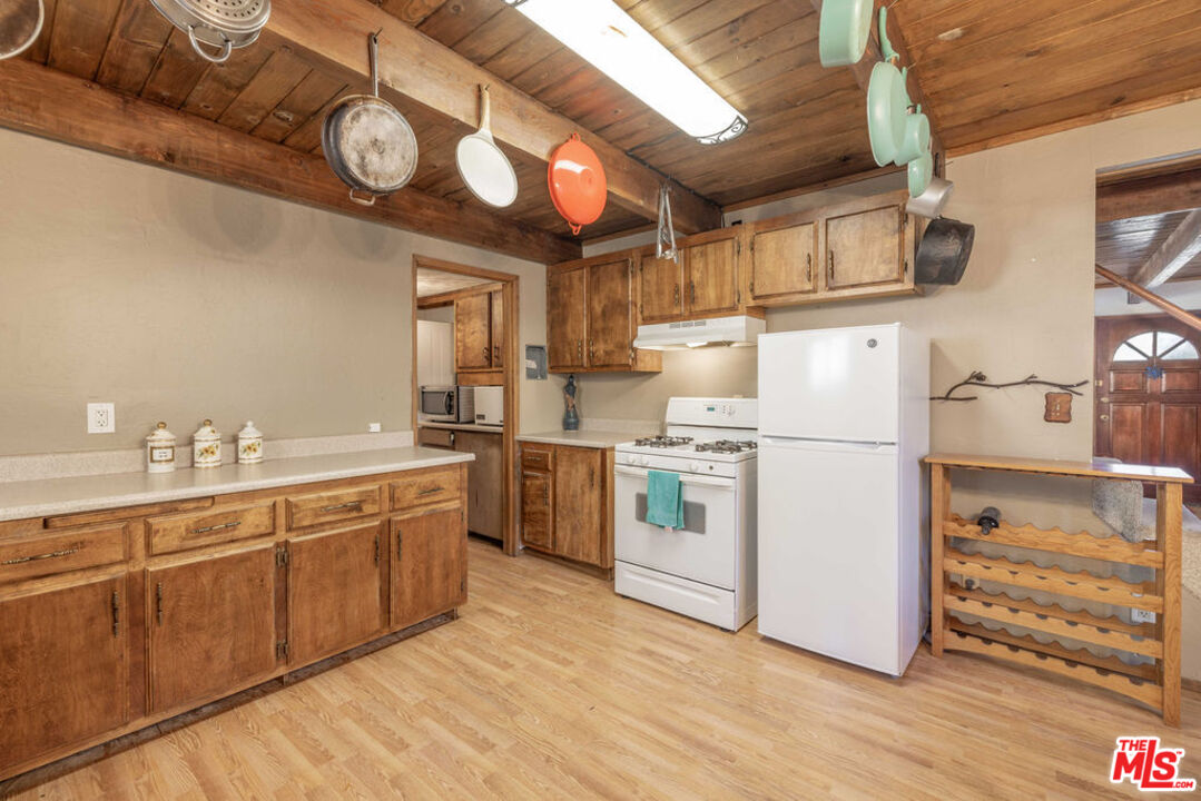 44185 Tim Ron Sugarloaf, CA 92386 - Photo 27 of 45