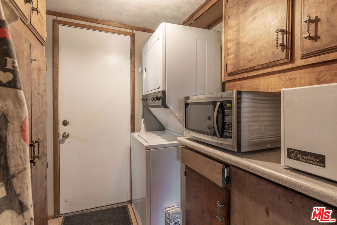 44185 Tim Ron Sugarloaf, CA 92386 - Photo 37 of 45