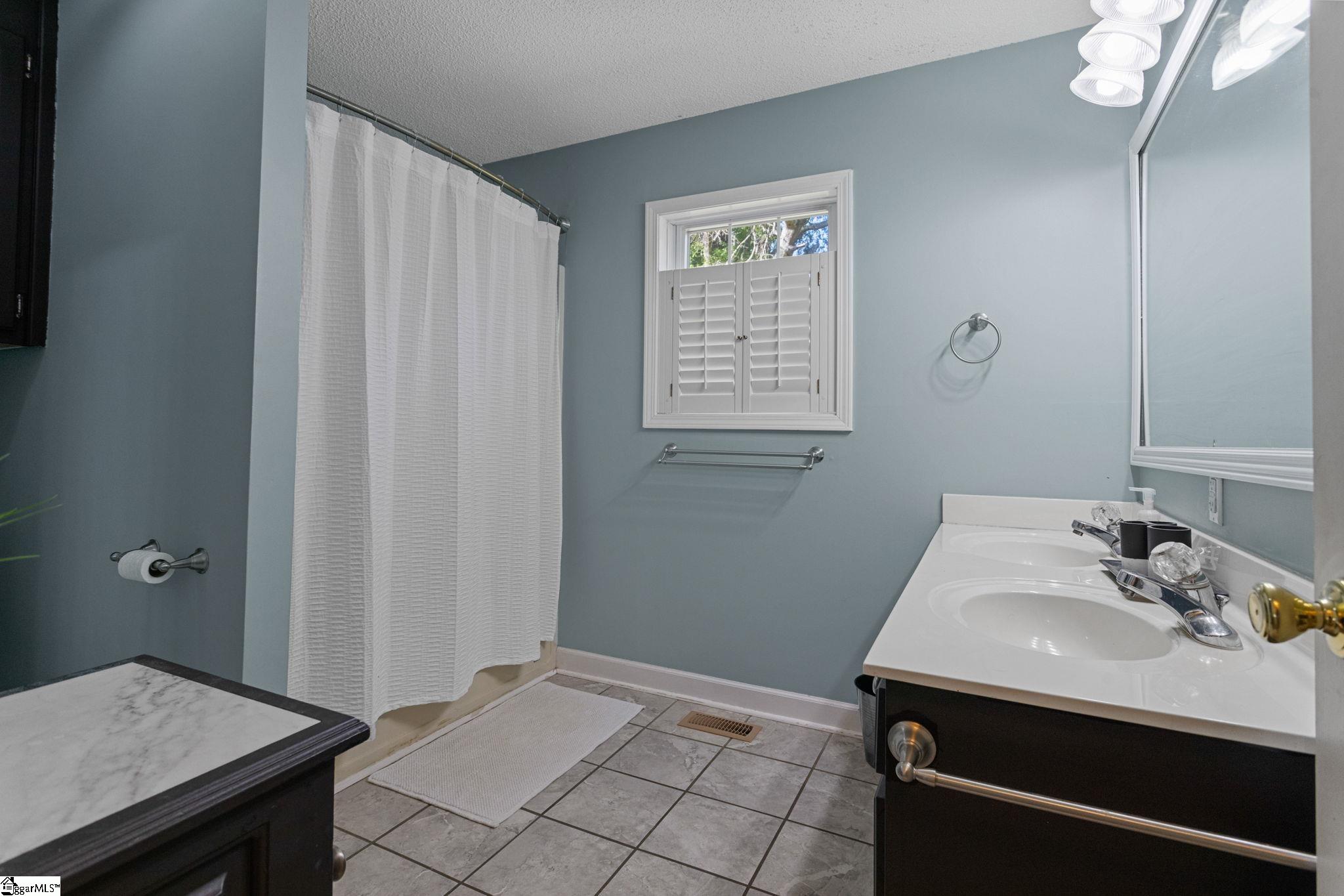 231 Old Cedar Rock Road Easley, SC 29640 - Photo 13 of 27