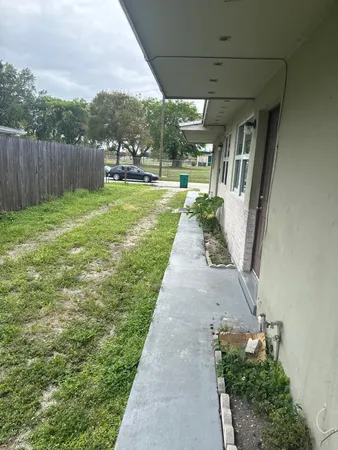 $1,800 | 5521 Southwest 34th Street, Unit 2, Pembroke Park, FL 33023