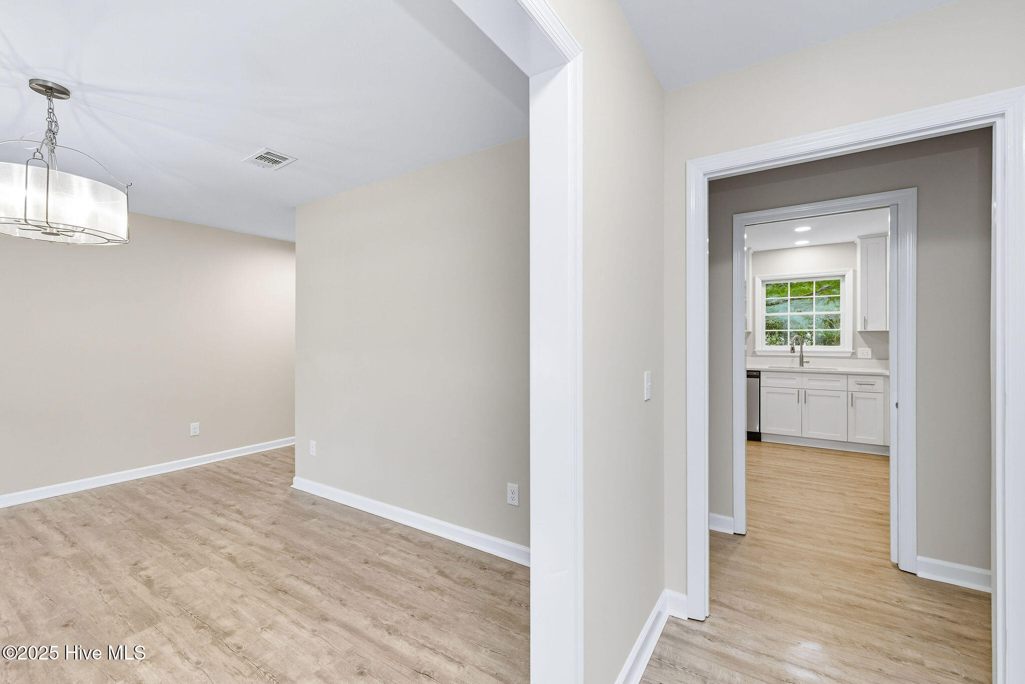 Foyer / Dining Room