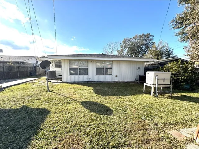 $290,000 | 2450 Roosevelt Boulevard, Kenner, LA 70062