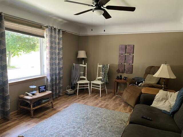 2504 South 8th Street Manitowoc, WI 54220 - Photo 3 of 24 Living room