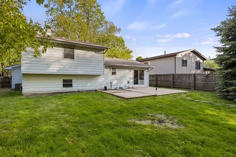 $519,000 | 815 Jenkisson Avenue, Lake Bluff, IL 60044