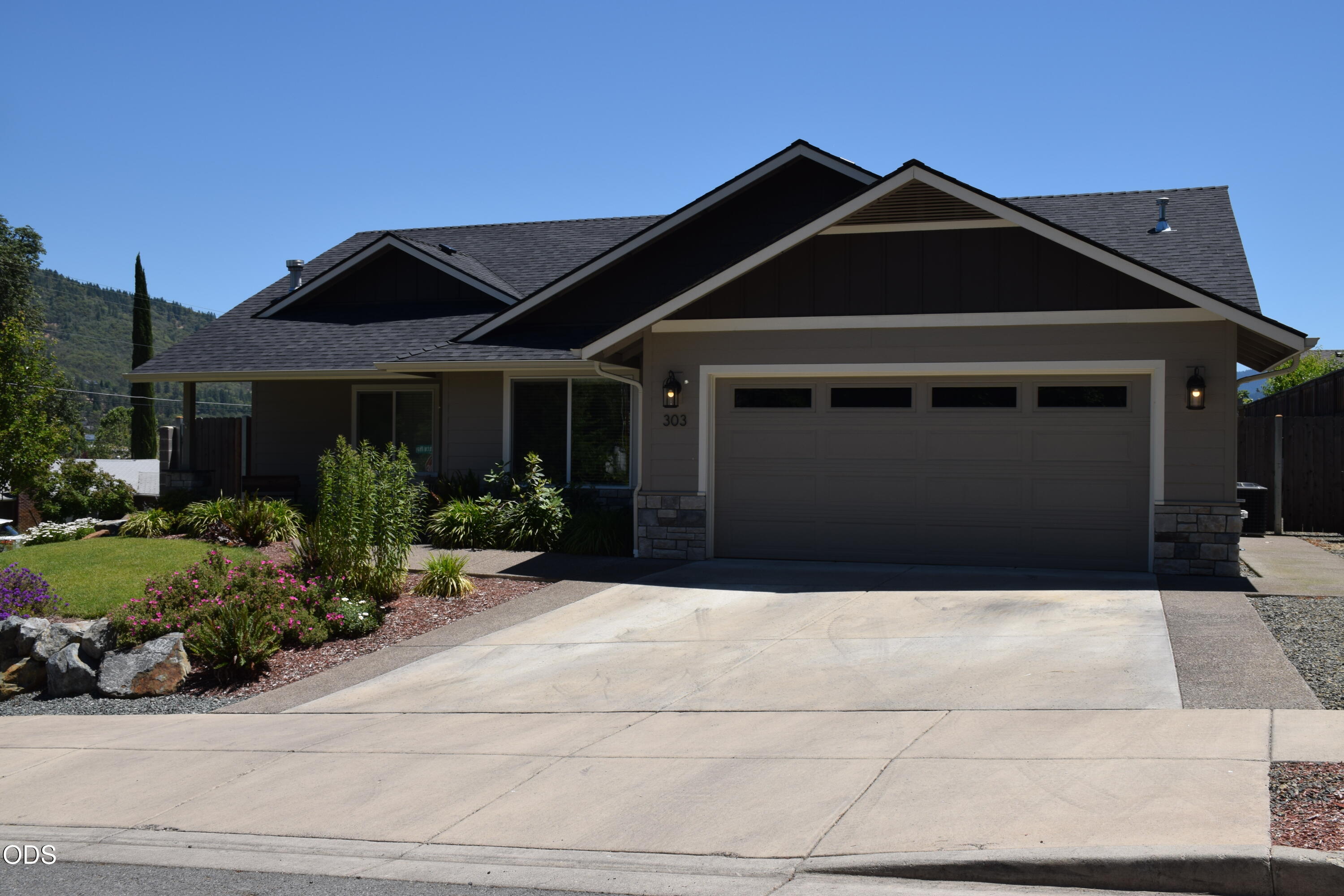 303 Northwest Collette Way Grants Pass, OR 97526 - Photo 23 of 23