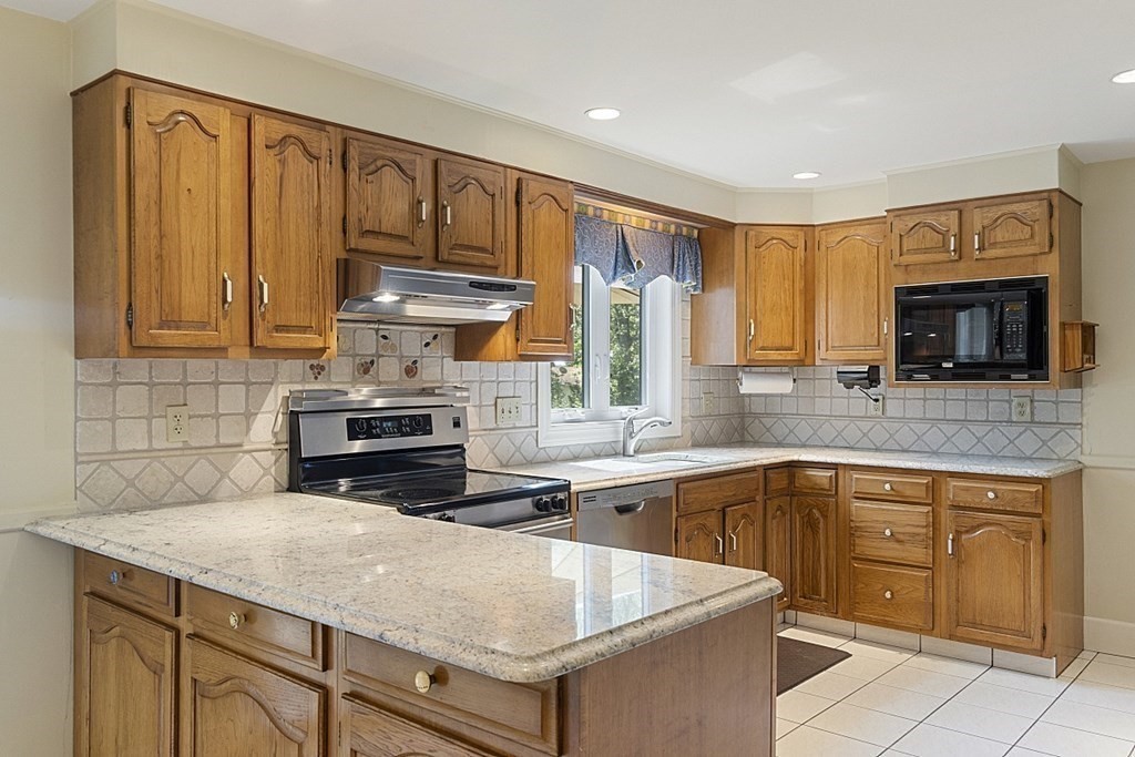 3 Beach Road Shrewsbury, MA 01545 - Photo 11 of 42 Gallery Image 11