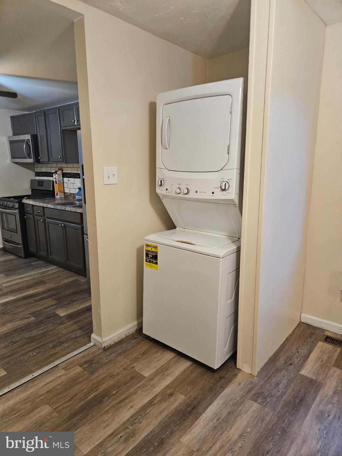 229 Sinnickson Street Salem, NJ 08079 - Photo 5 of 12 a utility room with wooden floor washer and dryer