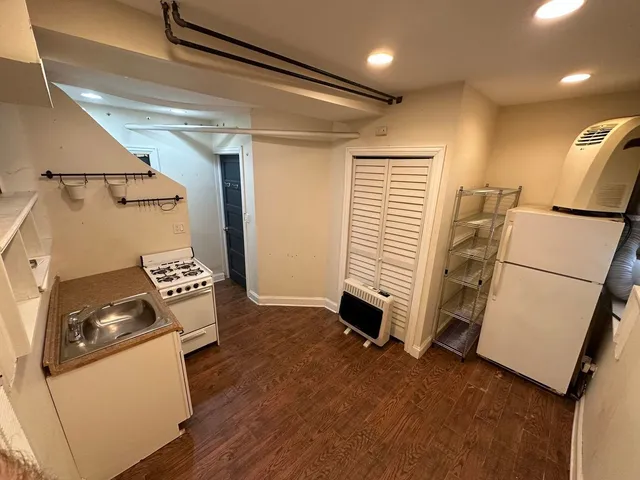 $795 | 1308 West Byron Street, Unit GR, Chicago, IL 60613