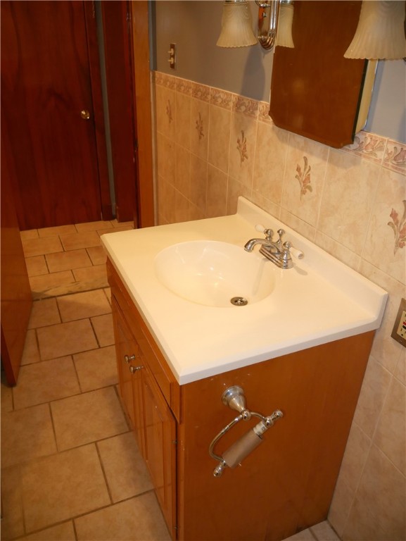 71 Napoleon Street Woonsocket, RI 02895 - Photo 24 of 34 2nd fl