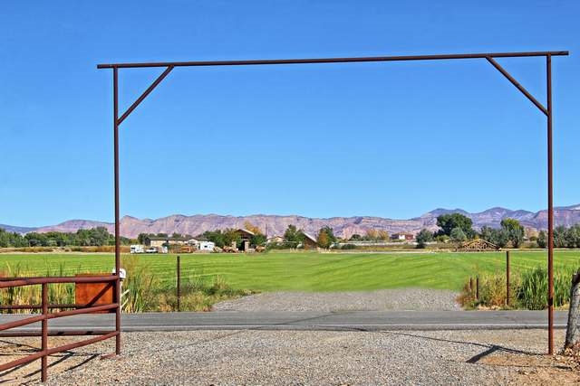 2135 M Road Grand Junction, CO 81505 - Photo 26 of 42 a view of a patio with a table & chairs